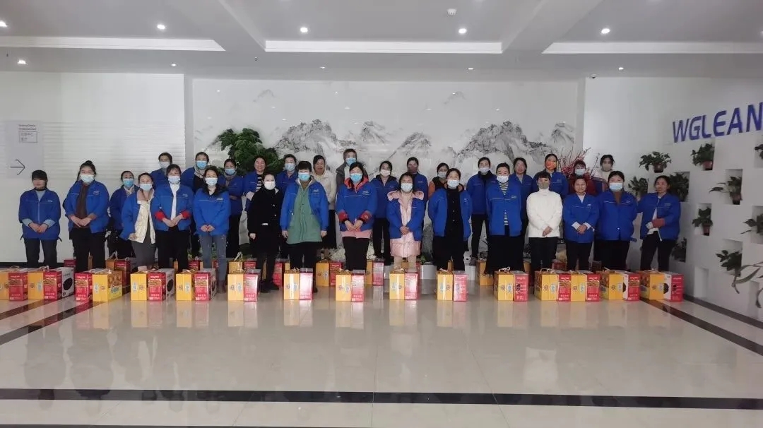 心系員工 情暖新春|萬(wàn)谷力安電氣為員工放新春禮品！